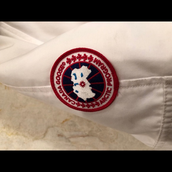 Authentic Canada Goose Bomber - Picture 2 of 11